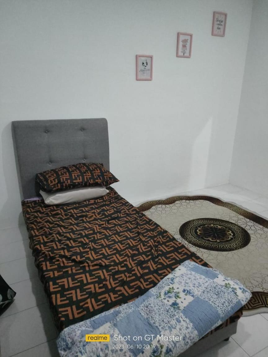 Naurah Homestay Sungai Petani Esterno foto